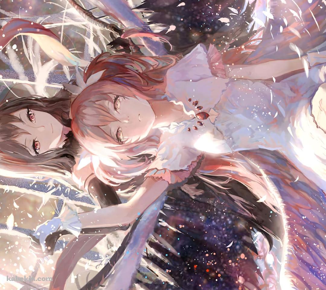 ピンクの羽が舞う中、手を取り合う鹿目まどかと暁美ほむら / アルティメットまどかと悪魔ほむら / 魔法少女まどか☆マギカのAndroidの壁紙(1080px x 960px) スマホ用