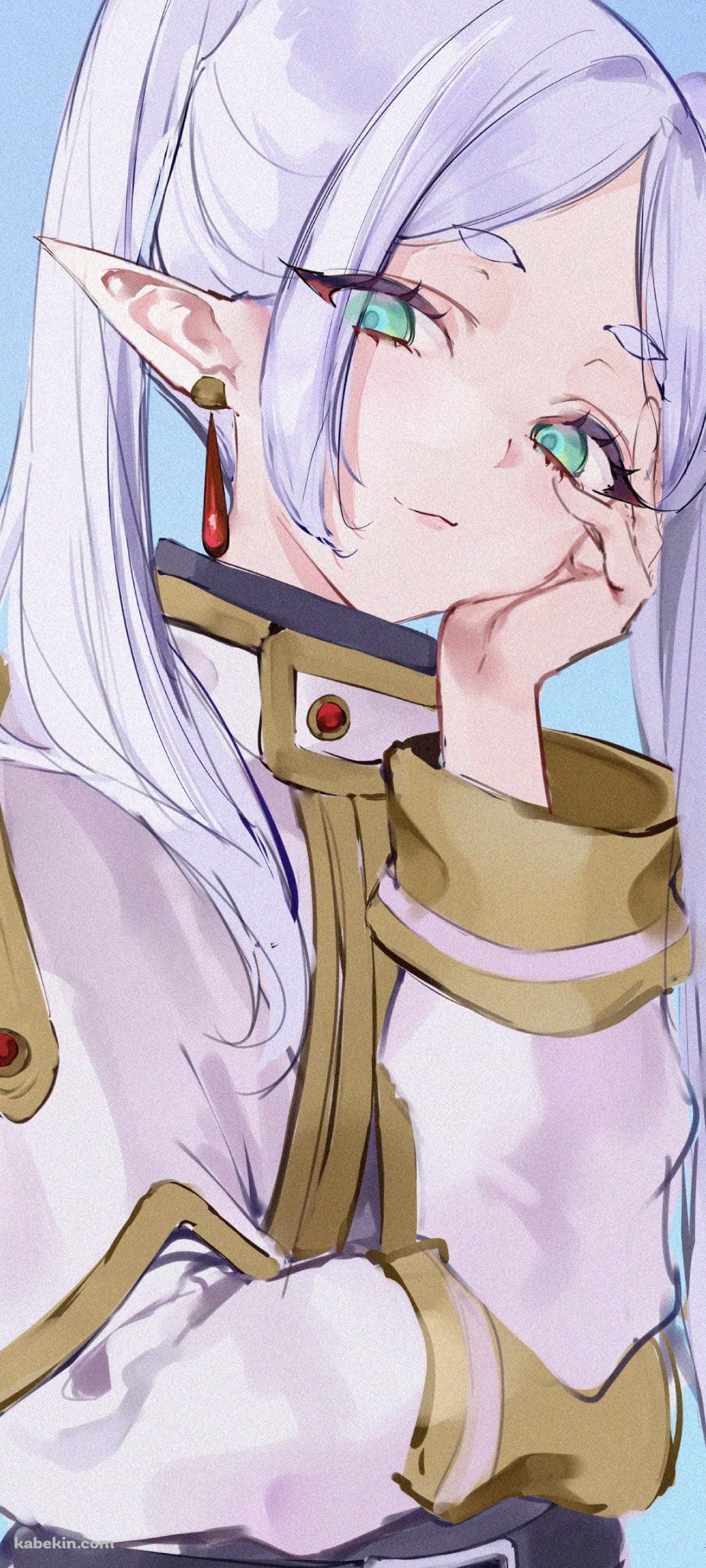 顎に手をあて冷ややかな視線を送るフリーレン / 葬送のフリーレンのAndroidの壁紙(1080px x 2400px) スマホ用