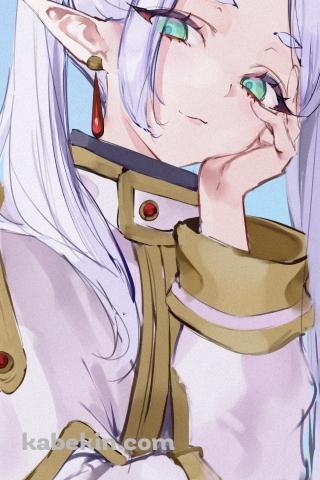 顎に手をあて冷ややかな視線を送るフリーレン / 葬送のフリーレンのAndroidの壁紙(320px x 480px) スマホ用