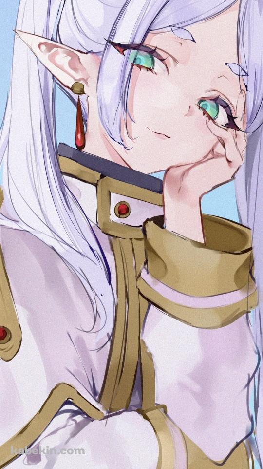 顎に手をあて冷ややかな視線を送るフリーレン / 葬送のフリーレンのAndroidの壁紙(540px x 960px) スマホ用