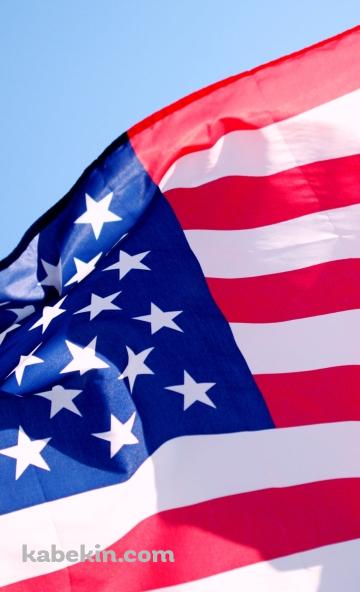 風になびくアメリカの国旗 / 星条旗 / American flag waving in the windのAndroidの壁紙(360px x 592px) スマホ用