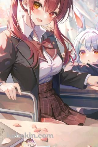 微笑む宝鐘マリンと机にうつ伏せになる兎田ぺこら / 可愛い / 桜の花びら / 学校 / ホロライブ / バーチャルYouTuber / VtuberのAndroidの壁紙(320px x 480px) スマホ用
