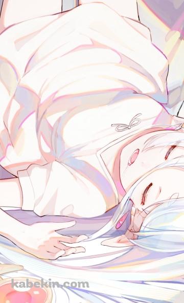 仰向けで寝るフリーレン / 葬送のフリーレンのAndroidの壁紙(360px x 592px) スマホ用