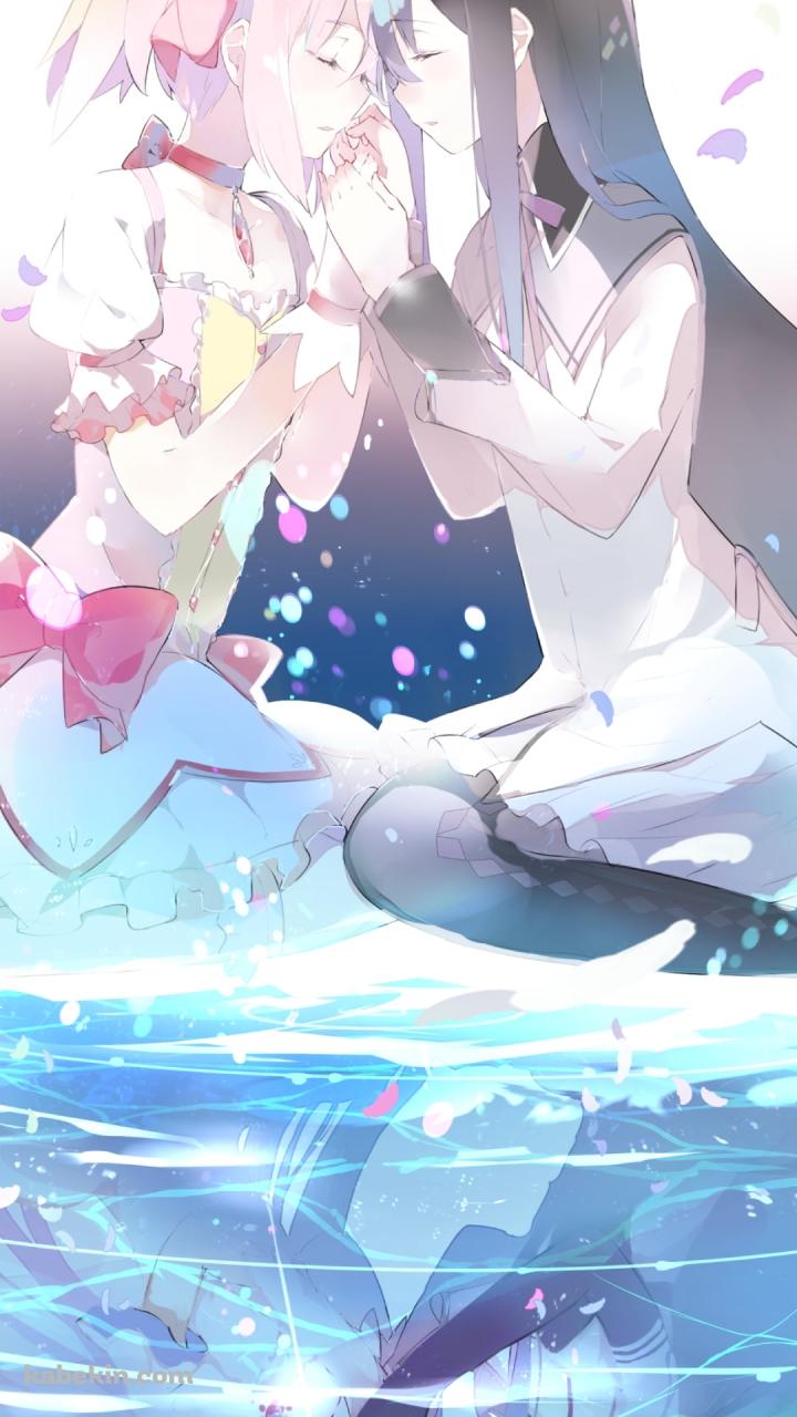 水の上で手を取り合う暁美ほむら / 鹿目まどか / 魔法少女まどか☆マギカのAndroidの壁紙(720px x 1280px) スマホ用