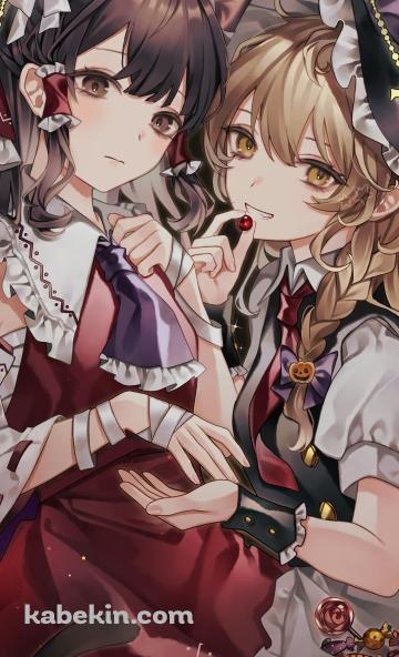 寄り添う博麗霊夢と霧雨魔理沙 / ハロウィン / カボチャ / 薔薇 / 東方のAndroidの壁紙(360px x 592px) スマホ用
