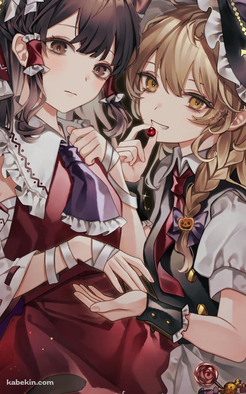 寄り添う博麗霊夢と霧雨魔理沙 / ハロウィン / カボチャ / 薔薇 / 東方のAndroidの壁紙(800px x 1280px) スマホ用
