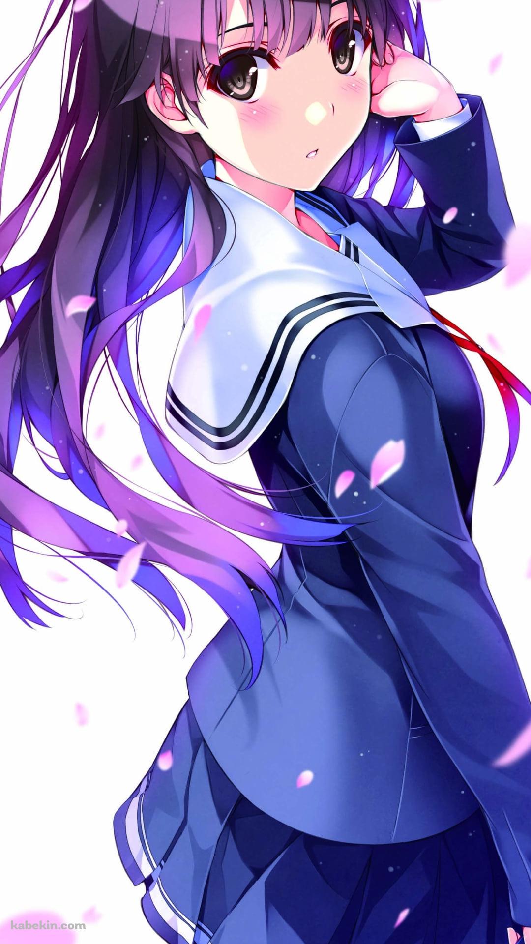 桜の花びらとセーラー服を着た加藤恵 / 冴えない彼女の育てかたのAndroidの壁紙(1080px x 1920px) スマホ用