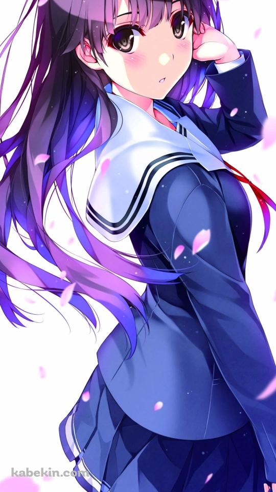 桜の花びらとセーラー服を着た加藤恵 / 冴えない彼女の育てかたのAndroidの壁紙(540px x 960px) スマホ用