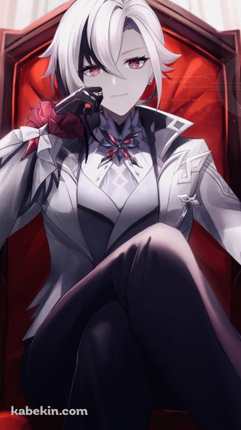 赤い立派な椅子に座り頬杖をつくアルレッキーノ / 原神のAndroidの壁紙(480px x 854px) スマホ用