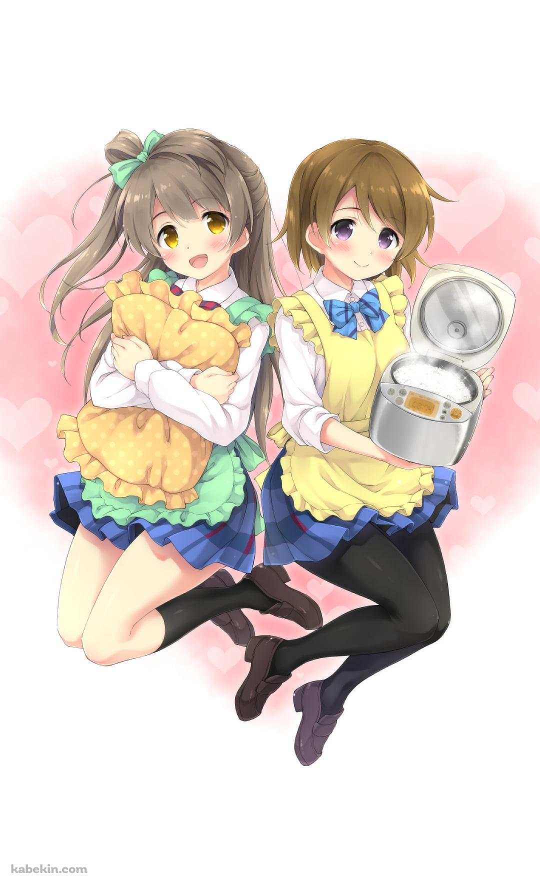 枕を抱く南ことりと炊飯器を持つ小泉花陽 / ラブライブ!のAndroidの壁紙(1080px x 1776px) スマホ用
