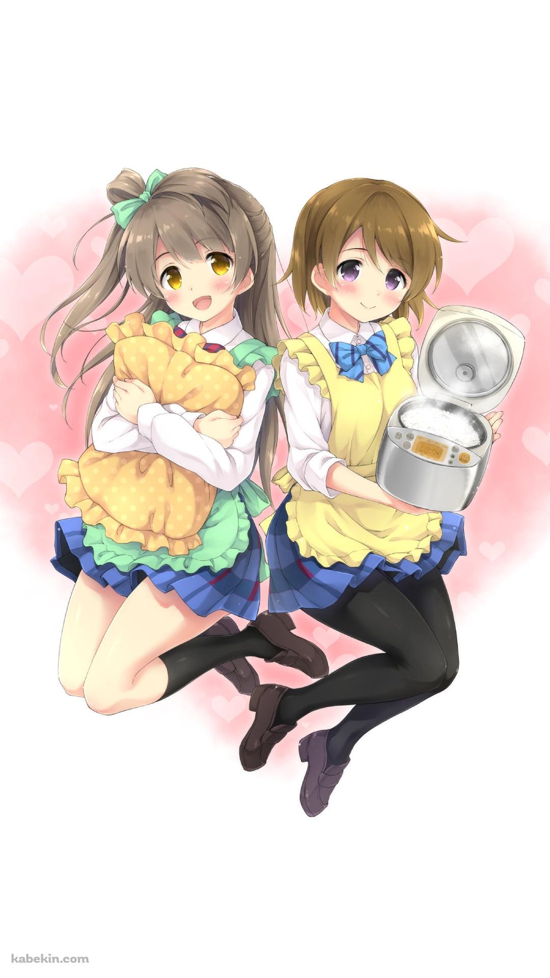 枕を抱く南ことりと炊飯器を持つ小泉花陽 / ラブライブ!のAndroidの壁紙(1080px x 1920px) スマホ用