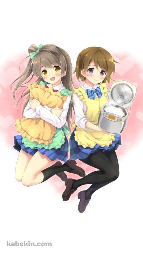 枕を抱く南ことりと炊飯器を持つ小泉花陽 / ラブライブ!のAndroidの壁紙(480px x 854px) スマホ用