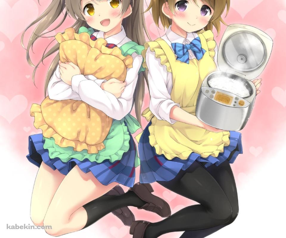 枕を抱く南ことりと炊飯器を持つ小泉花陽 / ラブライブ!のAndroidの壁紙(960px x 800px) スマホ用