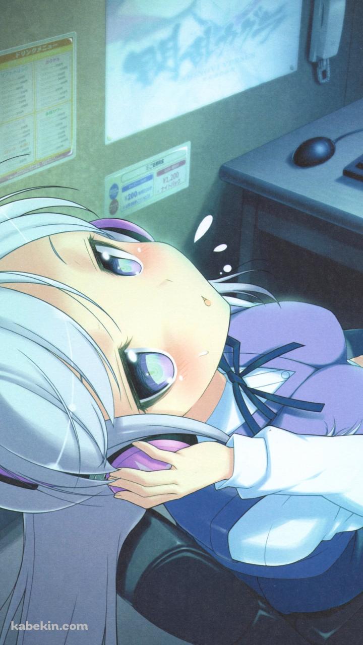 パソコンの前でヘッドフォンをしながら汗汗している霞 / 閃乱カグラのAndroidの壁紙(720px x 1280px) スマホ用