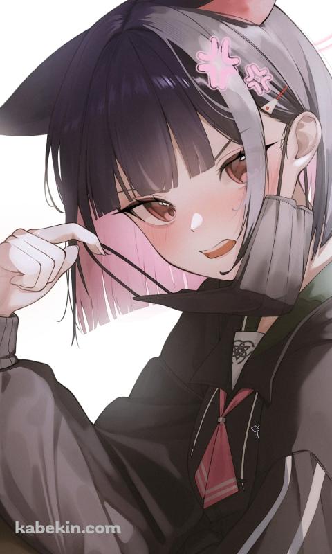 黒いマスクを外しこちらを見つめる杏山カズサ / ブルアカのAndroidの壁紙(480px x 800px) スマホ用