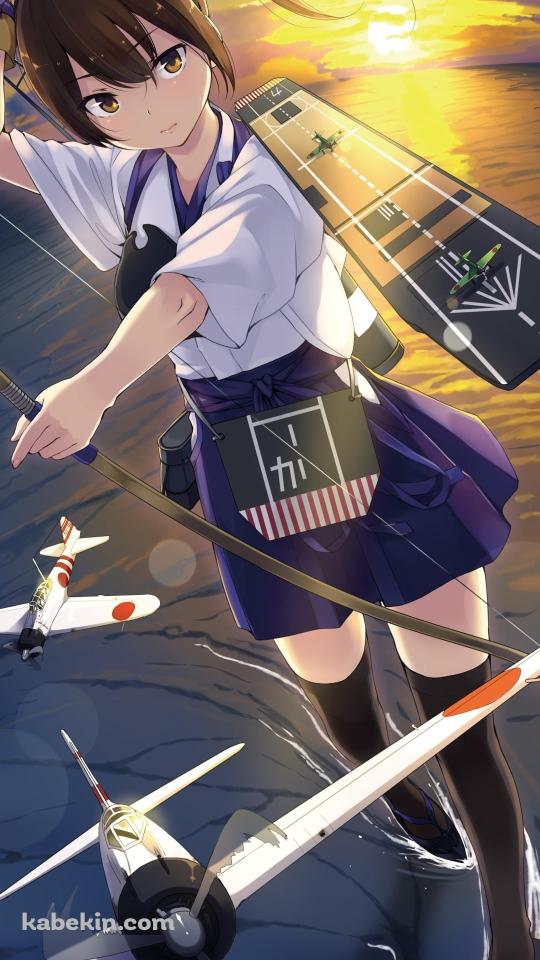 水上で弓をかまえる加賀 / 艦これ / 艦隊これくしょんのAndroidの壁紙(540px x 960px) スマホ用