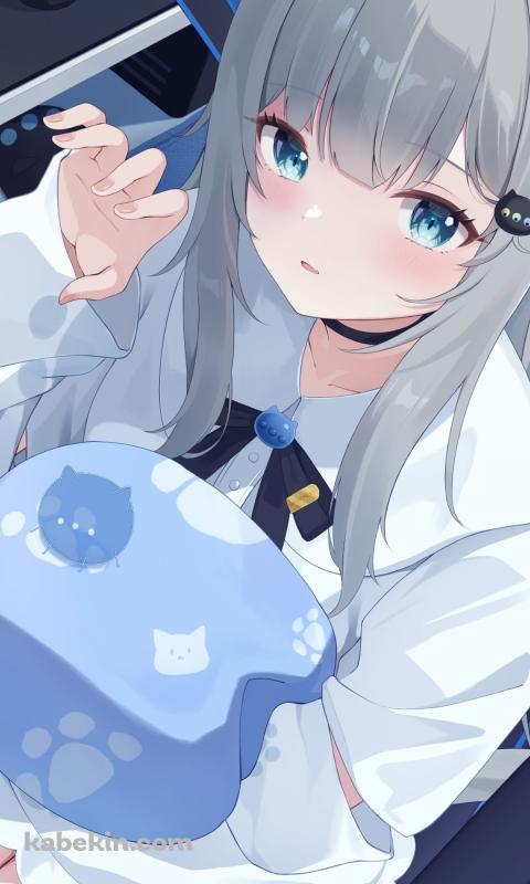 PCの前でポーズを取るなちょ猫 (甘城なつき) / バーチャルYouTuberのAndroidの壁紙(480px x 800px) スマホ用