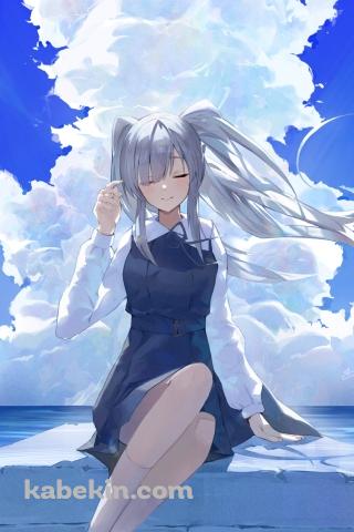 海沿いの石の上に目をつぶって座る幽谷霧子 / アイドルマスターシャイニーカラーズのAndroidの壁紙(320px x 480px) スマホ用