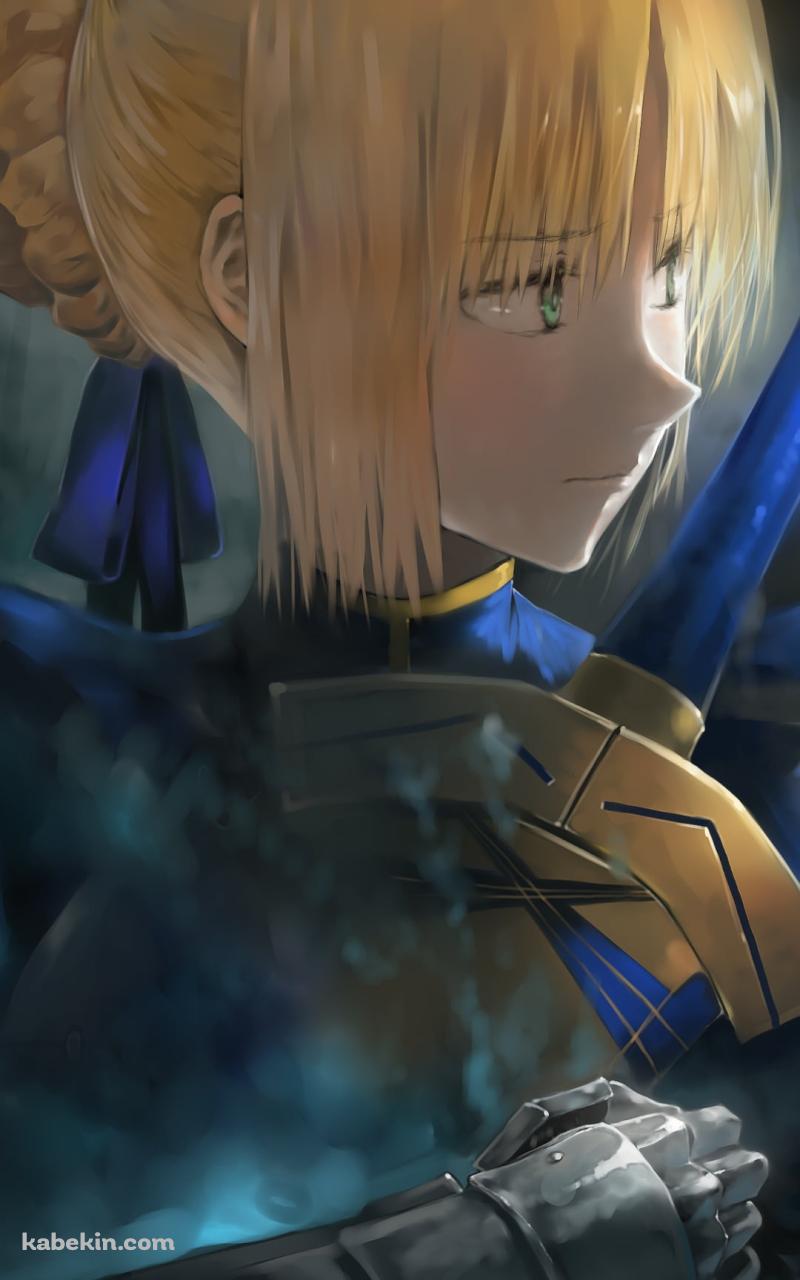 剣を抱き横を見るセイバー / アルトリア・ペンドラゴン / FateのAndroidの壁紙(800px x 1280px) スマホ用