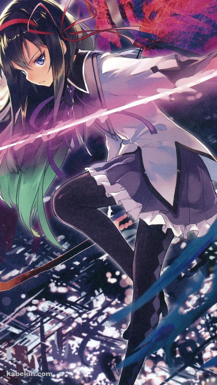 夜の街の上空で攻撃する暁美ほむら / 魔法少女まどか☆マギカのAndroidの壁紙(720px x 1280px) スマホ用