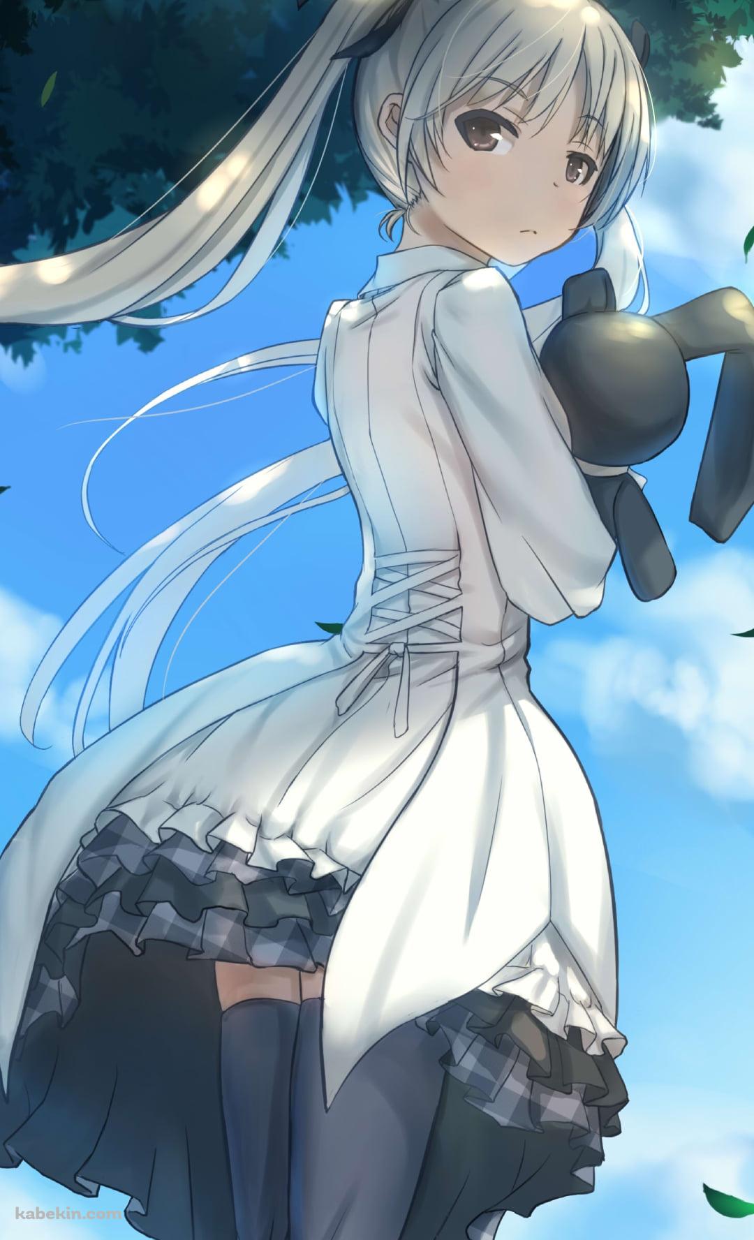 青空の下、黒い兎の人形を抱く春日野穹 / ヨスガノソラのAndroidの壁紙(1080px x 1776px) スマホ用