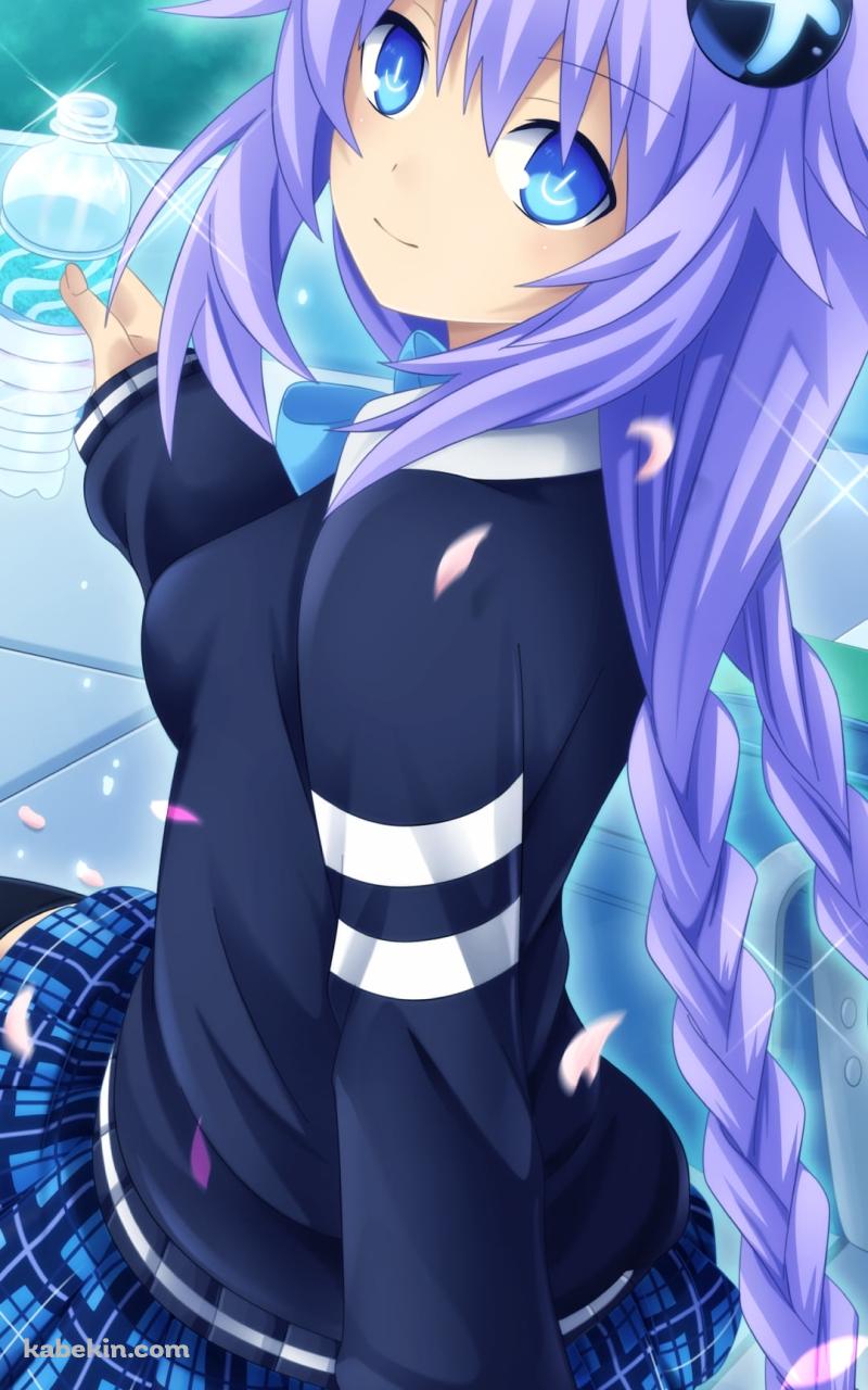 ベンチに座って水を飲むパープルハート / 超次元ゲイムネプテューヌのAndroidの壁紙(800px x 1280px) スマホ用
