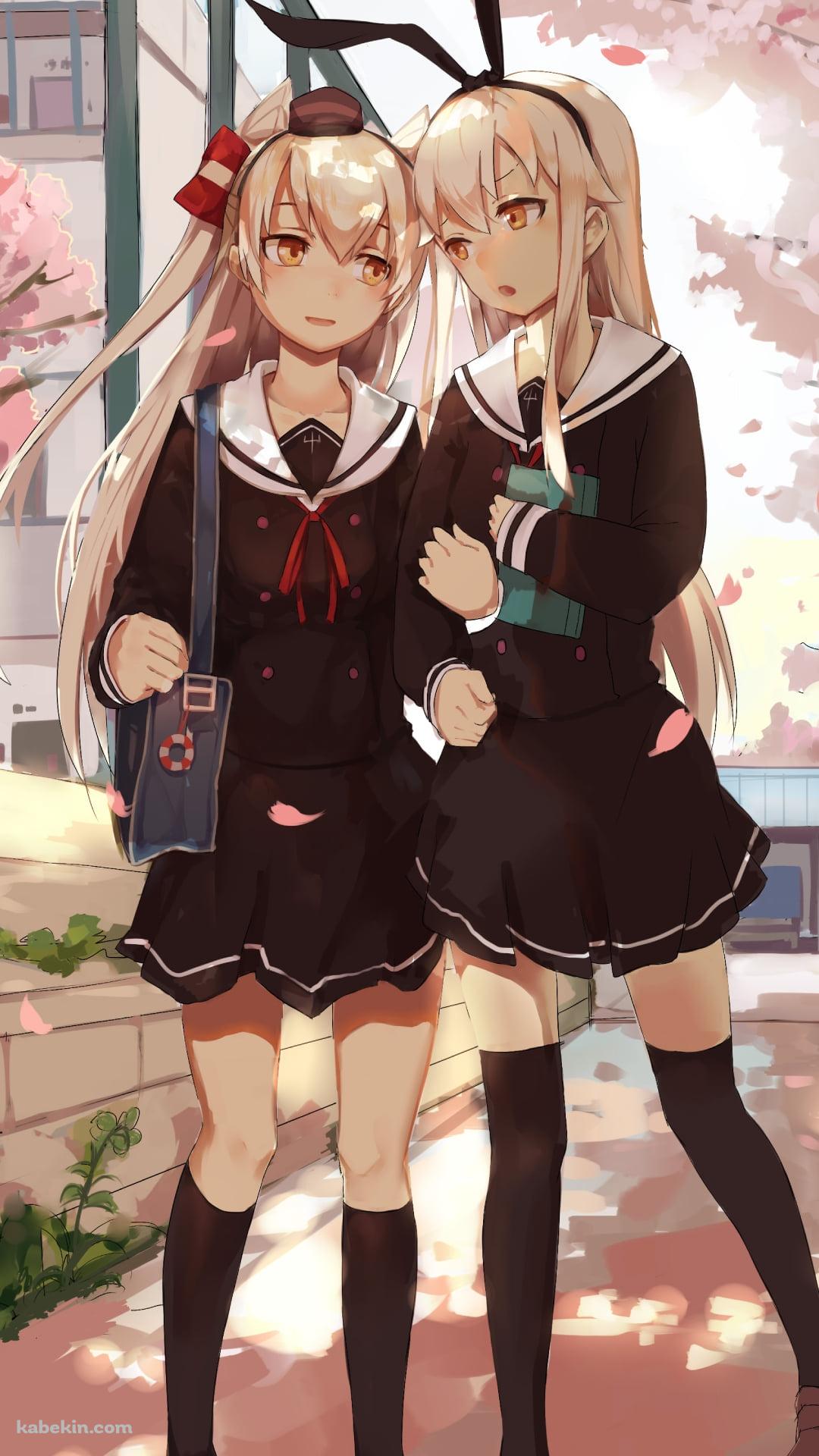 ヒソヒソ話をする島風と天津風 / 鳥居 / 桜 / 制服 / 艦隊これくしょんのAndroidの壁紙(1080px x 1920px) スマホ用