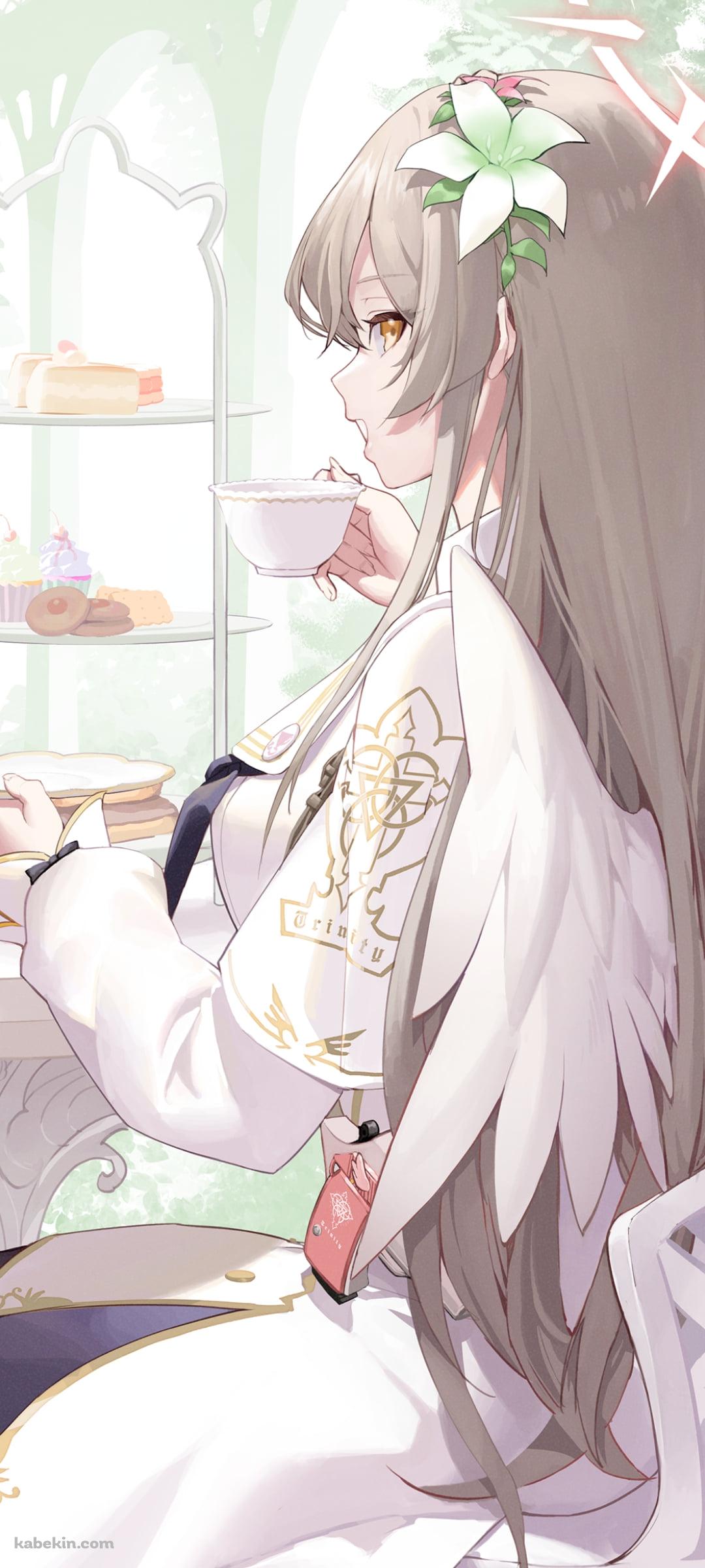椅子に腰かけ紅茶を飲む桐藤ナギサ / ブルーアーカイブのAndroidの壁紙(1080px x 2400px) スマホ用