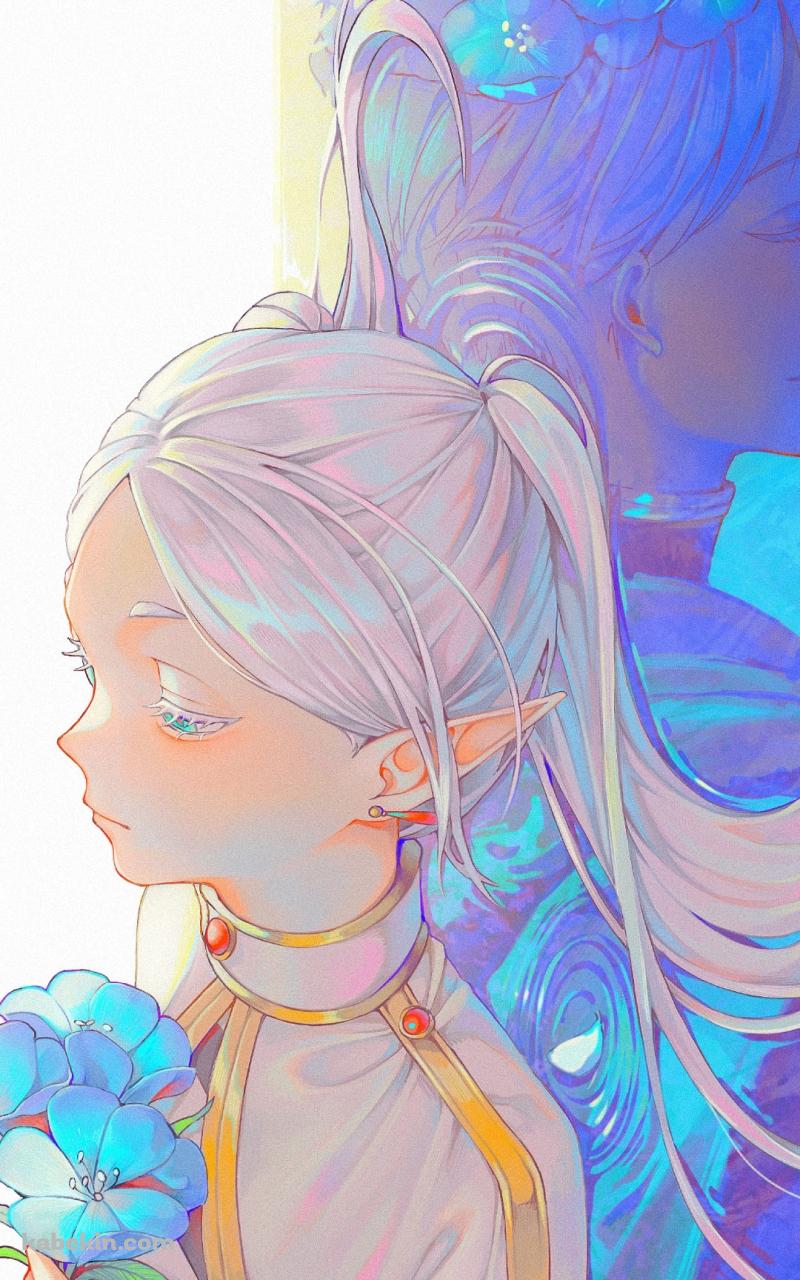蒼月草を持ち水の上に寝そべる綺麗なフリーレン / 葬送のフリーレンのAndroidの壁紙(800px x 1280px) スマホ用