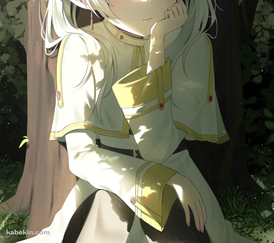 木陰で頬杖をつく可愛いフリーレン / 葬送のフリーレンのAndroidの壁紙(960px x 854px) スマホ用
