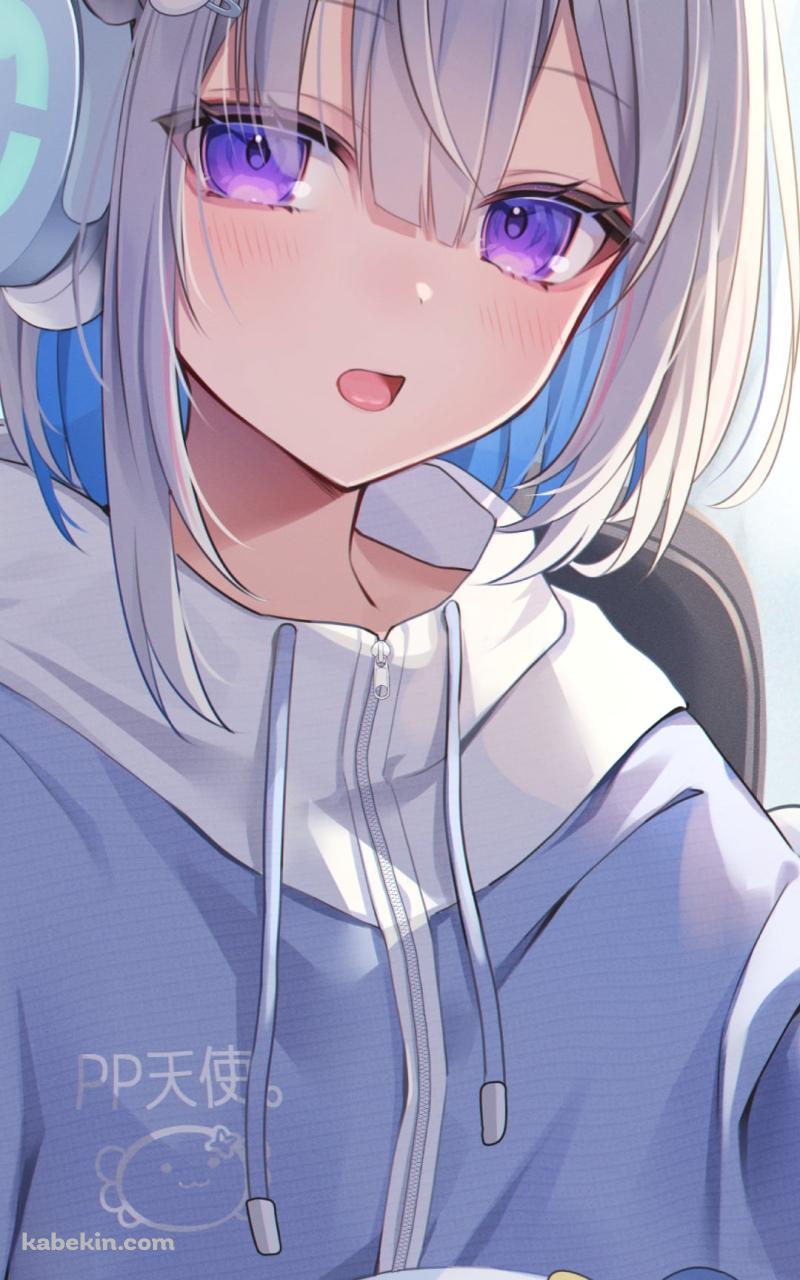 ヘッドフォンをつけた紫の瞳の可愛い天音かなた / ホロライブ / バーチャルYouTuber / VtuberのAndroidの壁紙(800px x 1280px) スマホ用