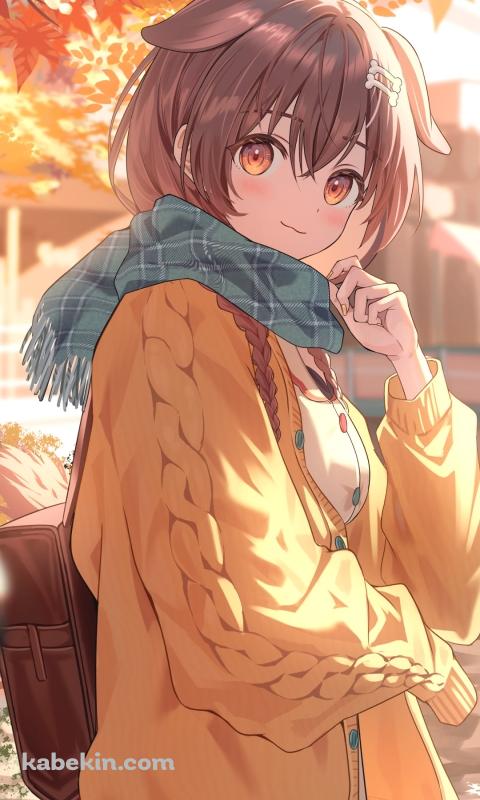 紅葉とマフラーを巻いた戌神ころね / ホロライブ / バーチャルYouTuber / VtuberのAndroidの壁紙(480px x 800px) スマホ用