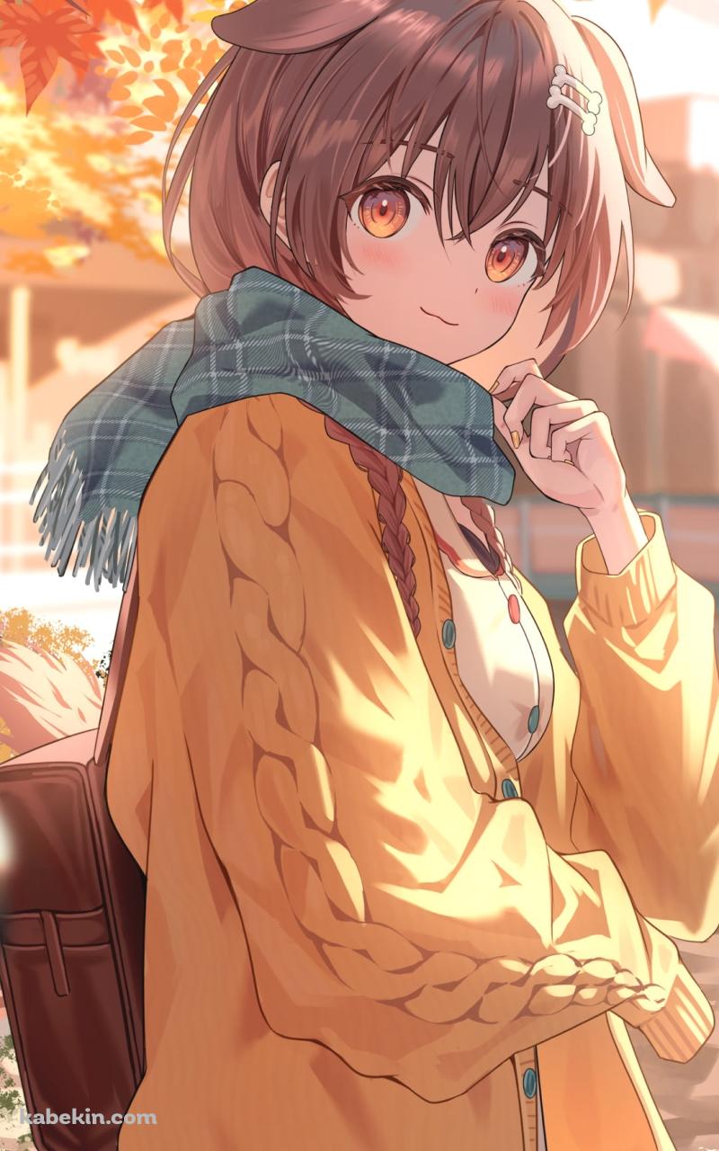 紅葉とマフラーを巻いた戌神ころね / ホロライブ / バーチャルYouTuber / VtuberのAndroidの壁紙(800px x 1280px) スマホ用
