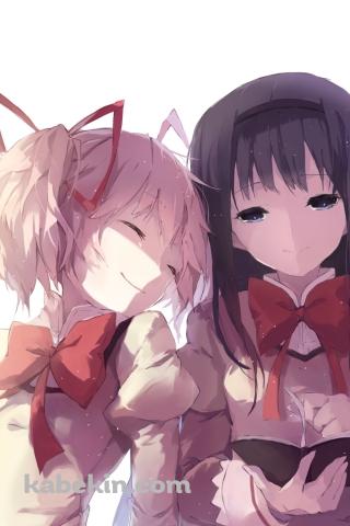 本を読む暁美ほむらと微笑む鹿目まどか / 魔法少女まどか☆マギカのAndroidの壁紙(320px x 480px) スマホ用