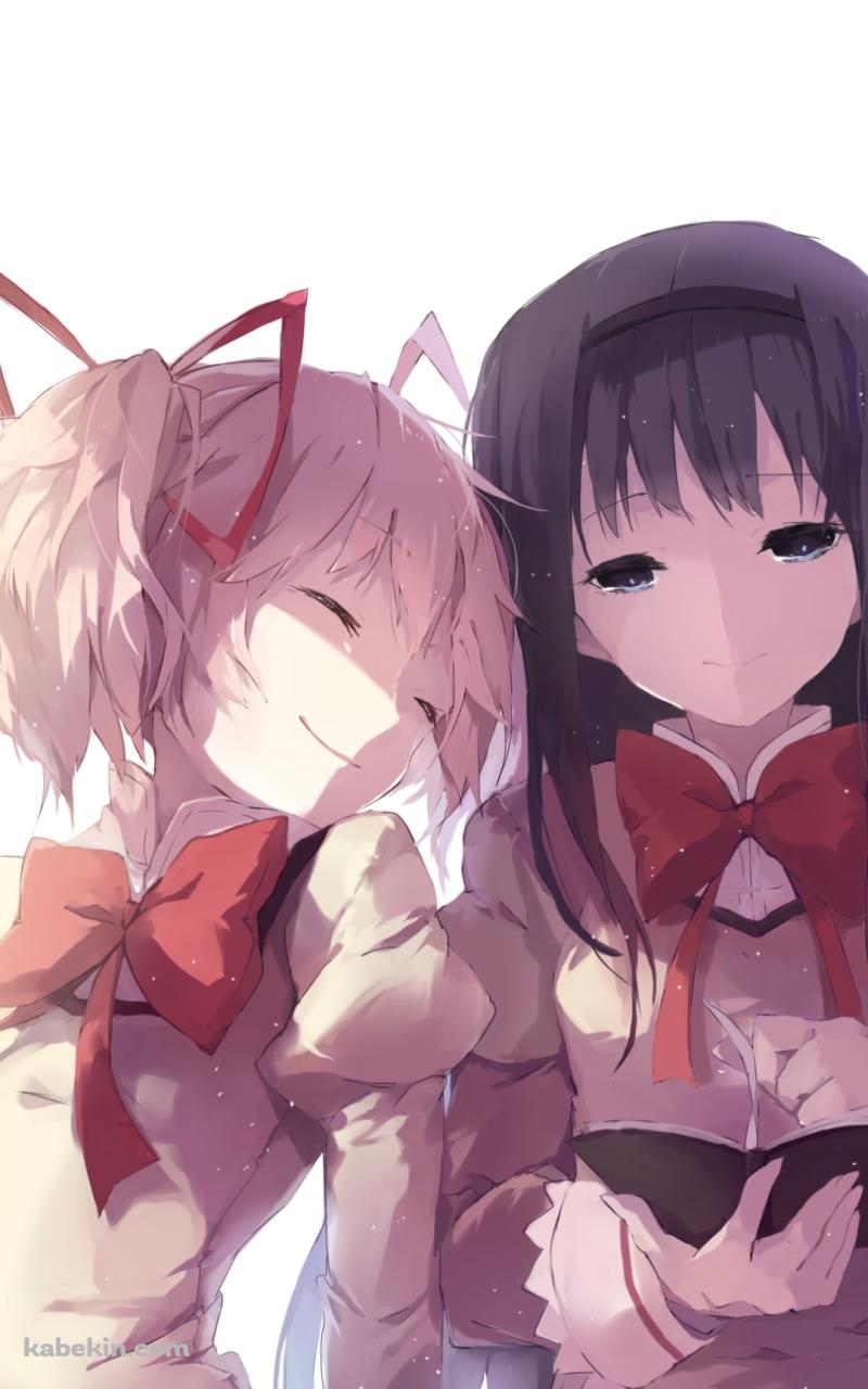 本を読む暁美ほむらと微笑む鹿目まどか / 魔法少女まどか☆マギカのAndroidの壁紙(800px x 1280px) スマホ用