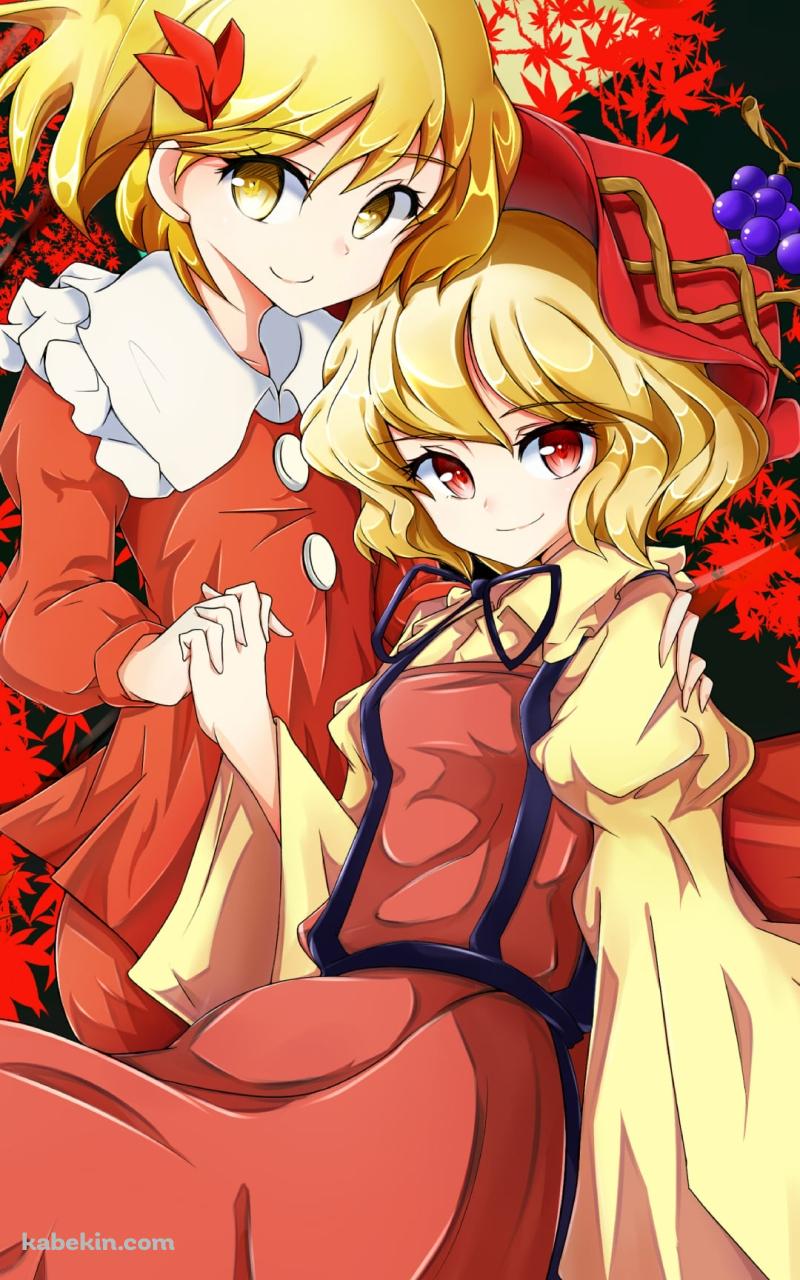 紅葉の中、手を取りあう秋穣子と秋静葉 / 満月 / 東方のAndroidの壁紙(800px x 1280px) スマホ用