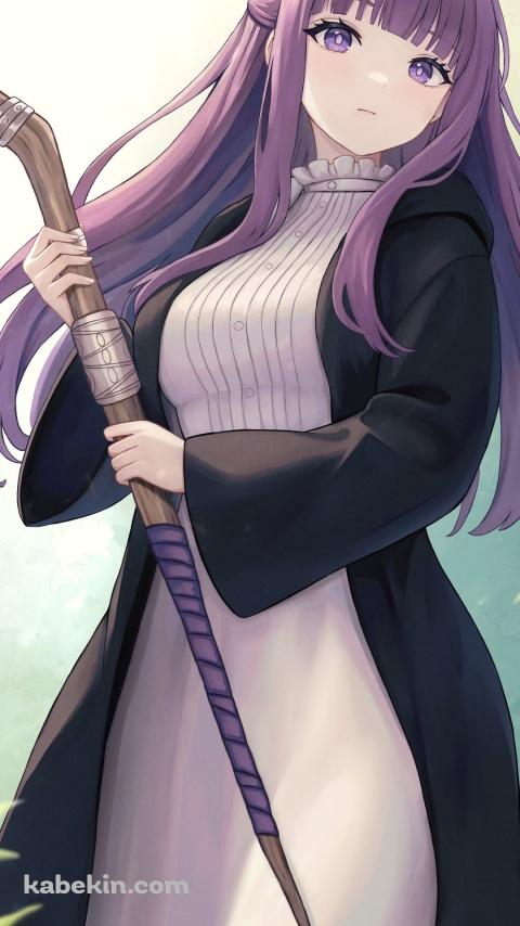 緑の草木と大きな杖を持つフェルン / 葬送のフリーレンのAndroidの壁紙(480px x 854px) スマホ用