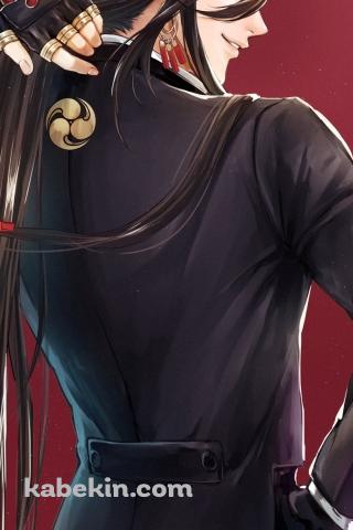 服の背中の紋章を見せる和泉守兼定 / 刀剣乱舞のAndroidの壁紙(320px x 480px) スマホ用
