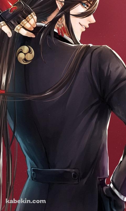 服の背中の紋章を見せる和泉守兼定 / 刀剣乱舞のAndroidの壁紙(480px x 800px) スマホ用