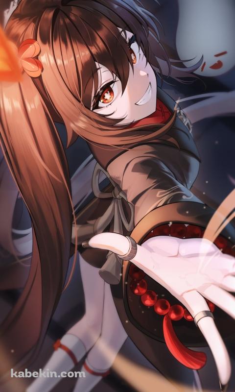 笑顔でこちらに手を振るう胡桃 / オレンジの蝶 / 原神のAndroidの壁紙(480px x 800px) スマホ用