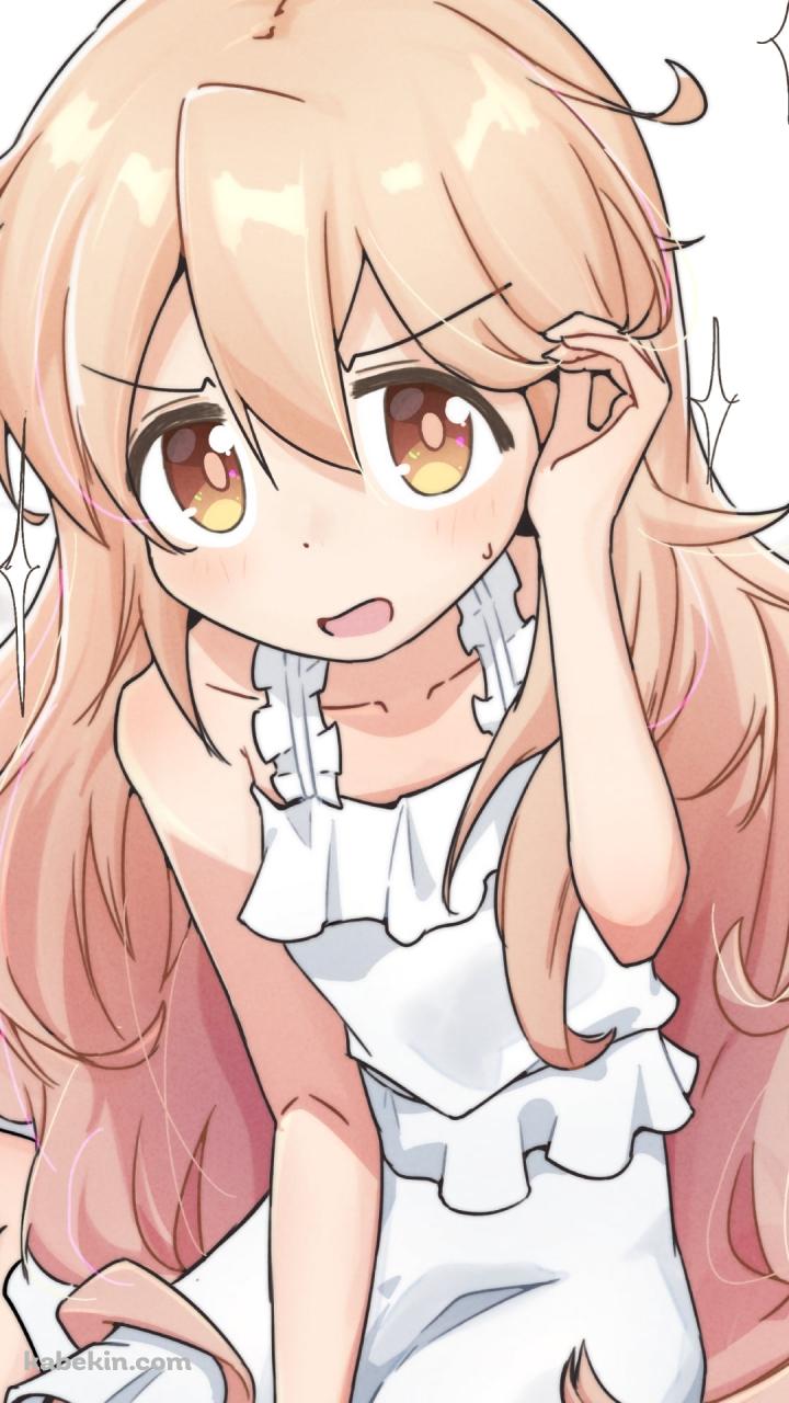 髪に手をかける白い洋服を着た緒山まひろ / お兄ちゃんはおしまい!のAndroidの壁紙(720px x 1280px) スマホ用