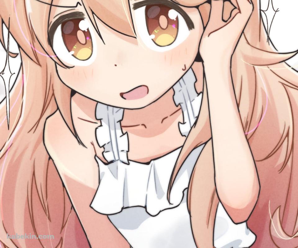 髪に手をかける白い洋服を着た緒山まひろ / お兄ちゃんはおしまい!のAndroidの壁紙(960px x 800px) スマホ用