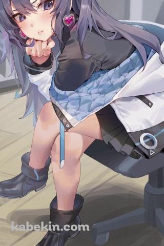 椅子に座る可愛い早瀬ユウカ / ブルーアーカイブのAndroidの壁紙(320px x 480px) スマホ用