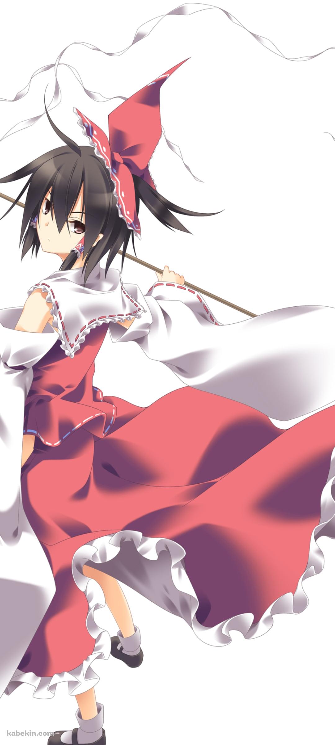振り返りこちらを見つめるかっこいい博麗霊夢 / 東方のAndroidの壁紙(1080px x 2400px) スマホ用