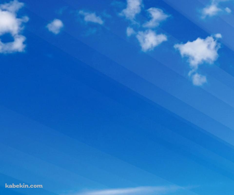 光り射す綺麗な夏空 / まばらな白い雲のAndroidの壁紙(960px x 800px) スマホ用