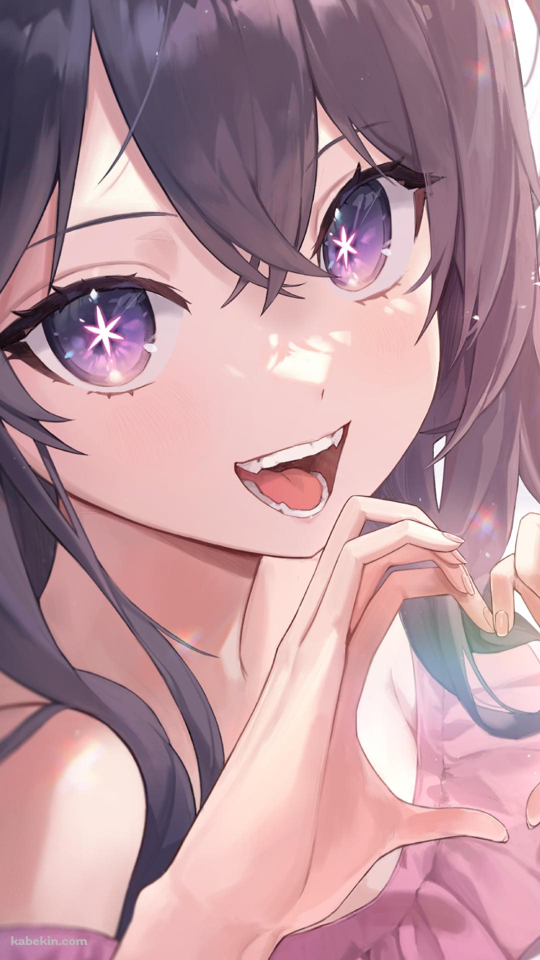 ピンクの花びらと手でハートを作る笑顔の星野アイ / 推しの子のAndroidの壁紙(1080px x 1920px) スマホ用