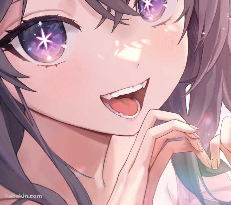 ピンクの花びらと手でハートを作る笑顔の星野アイ / 推しの子のAndroidの壁紙(960px x 854px) スマホ用