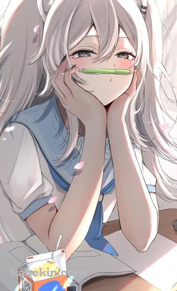 鼻と口の間に緑のシャーペンをはさんで頬杖をつく獅白ぼたん / ほろはにヶ丘高校の日常 / ホロライブ / バーチャルYouTuber / VtuberのAndroidの壁紙(360px x 592px) スマホ用