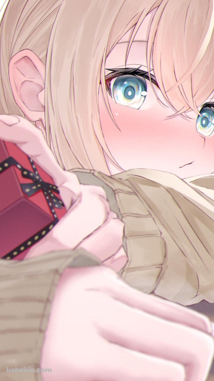 顔を赤らめて小さな赤いプレゼントの箱を持つ風真いろは / ホロライブ / バーチャルYouTuber / VtuberのAndroidの壁紙(720px x 1280px) スマホ用