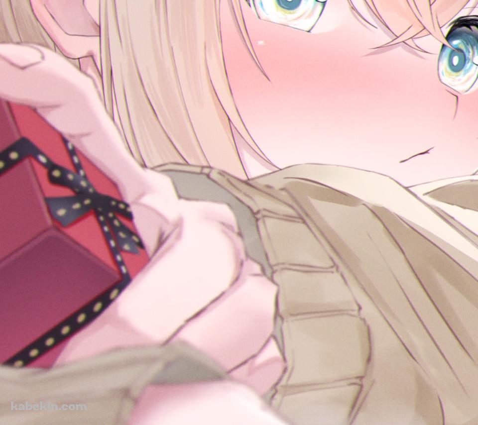 顔を赤らめて小さな赤いプレゼントの箱を持つ風真いろは / ホロライブ / バーチャルYouTuber / VtuberのAndroidの壁紙(960px x 854px) スマホ用